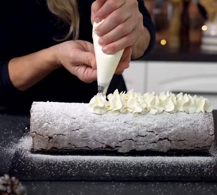 How to Make Christmas Gingerbread Yule Log