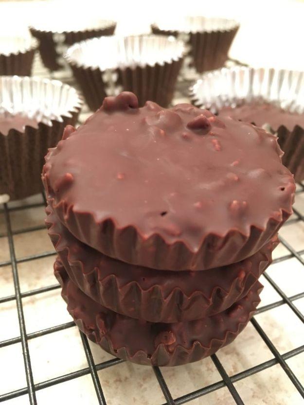 Quick Vegan Dessert Recipes - 5-Minute Vegan Chocolate Crunch Cups Recipe - Fast Desserts to Make In Minutes - Sweet Treats, Cookies, Cake and Snack Ideas