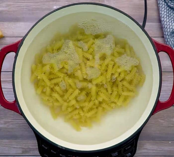 How to Make Crockpot Pizza Casserole