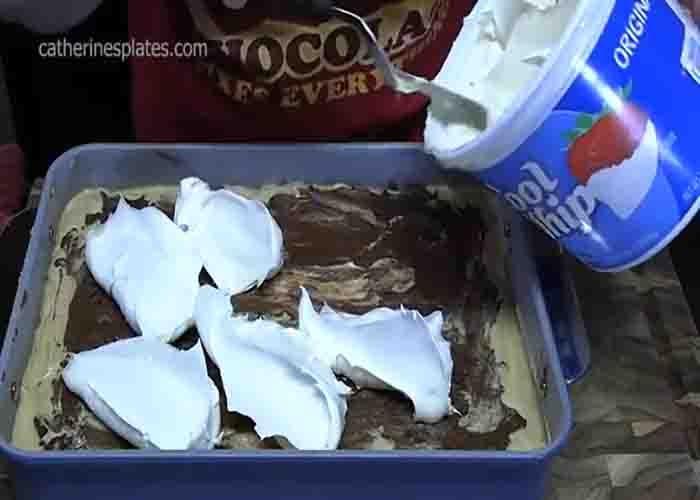 Assembling the cookie butter layered dessert