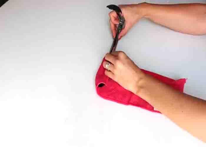 Wrapping the tong with microfiber towel