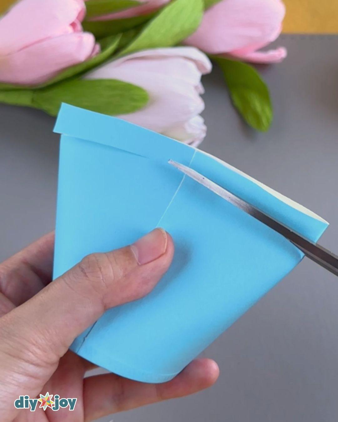 Fathers Day Paper Cup Shirt Gift — making the collar