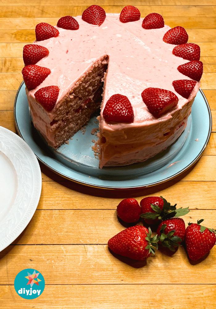 Easy Strawberry Cake Recipe