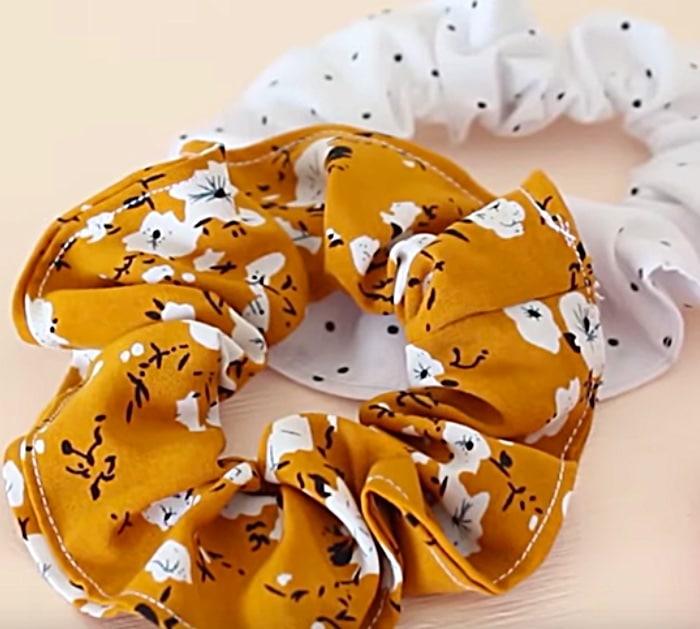 Make a scrunchie for your hair in 10 minutes