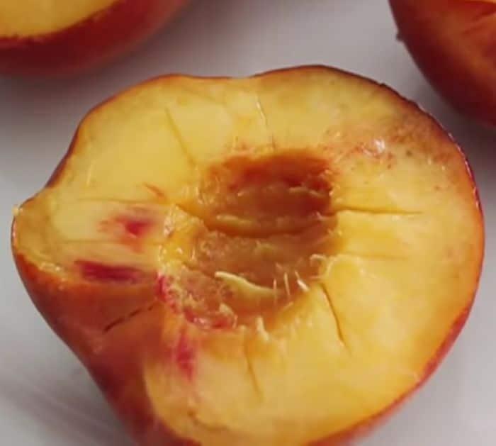 How To Make Grilled Barbecue Peaches