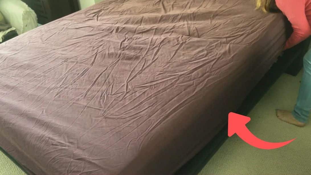 A Simple Trick For Putting on a Fitted Bedsheet