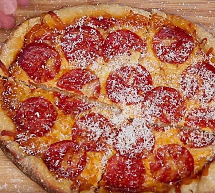 Try making this crockpot deep dish pepperoni pizza with pop biscuits