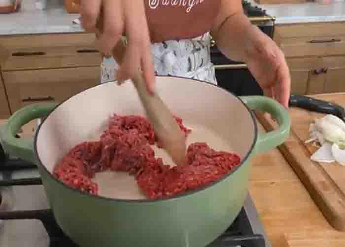 Cooking the ground beef for the one-pot stroganoff
