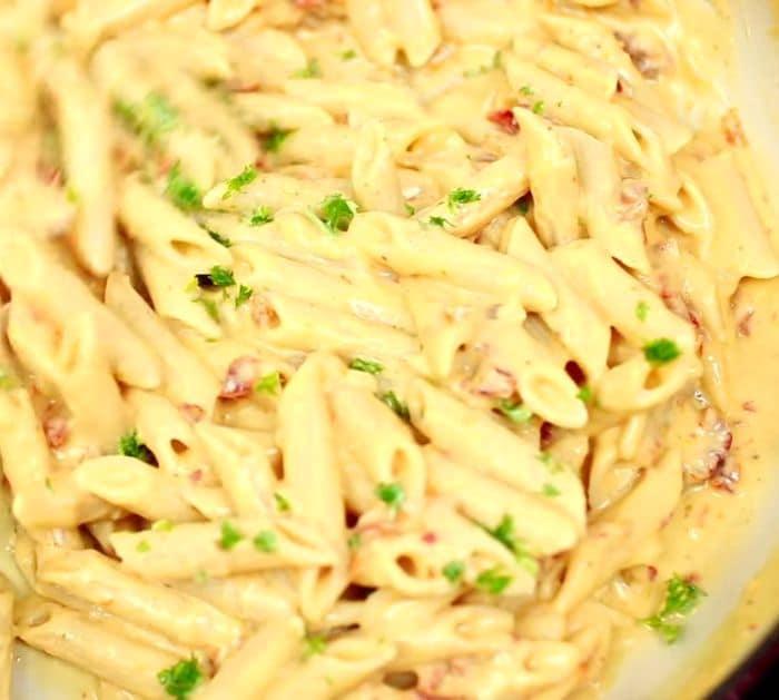 Easy To Make Garlic Parmesan Pasta & Chicken