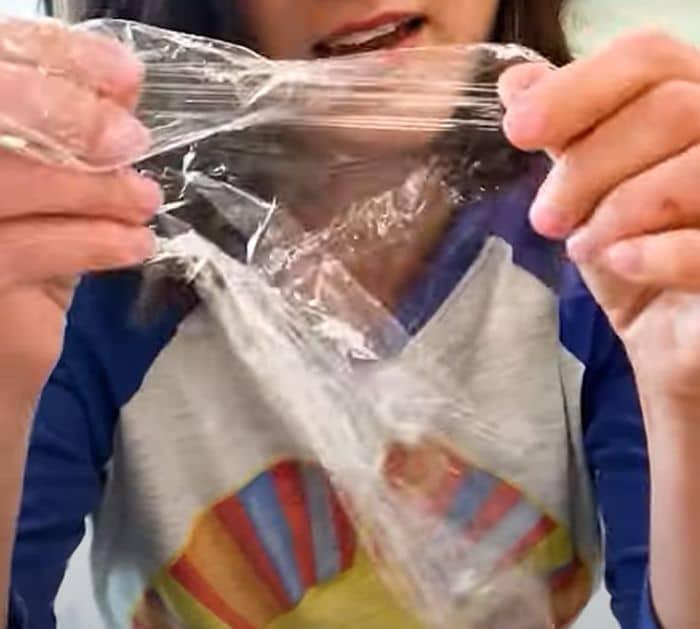 How to Keep Plastic Wrap From Sticking to Itself