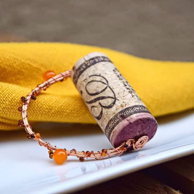 Easy Wine Cork Crafts for Kitchen Decor - Wine Cork DIY Napkin Rings - DIY Projects & Crafts by Sueeye #crafts