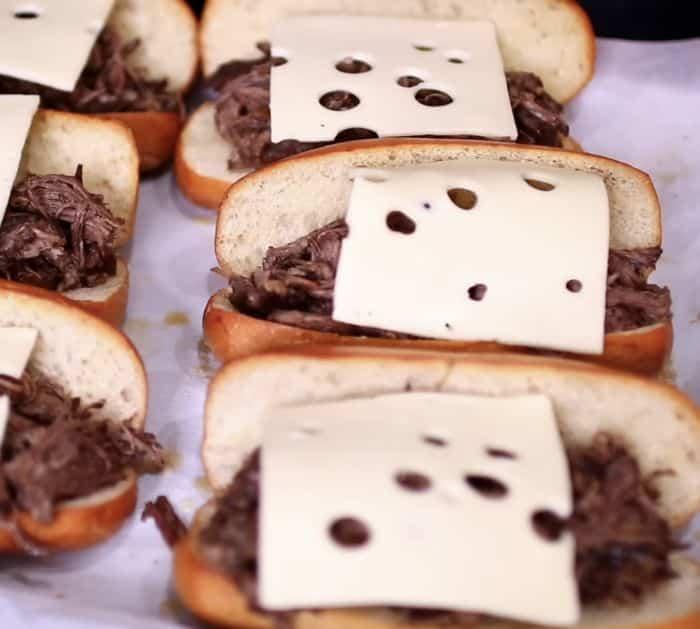 How to Make French Dip Sandwiches Using Crockpot