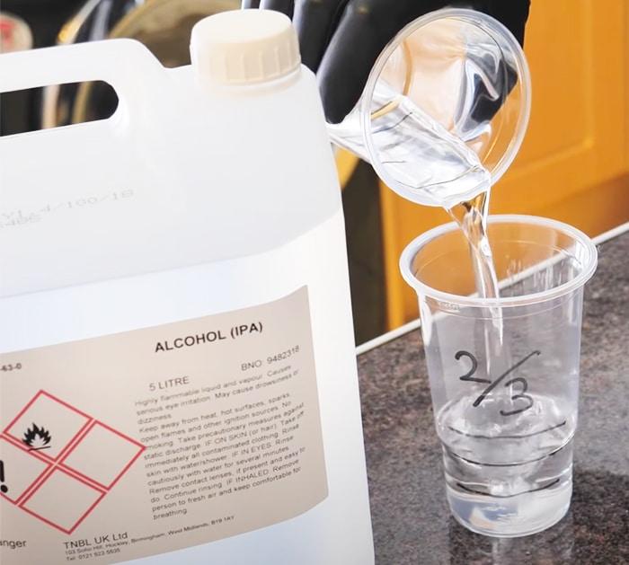 Easy Ways to Defrost Your Car With Homemade Spray - Car Cleaning Tips and Tricks