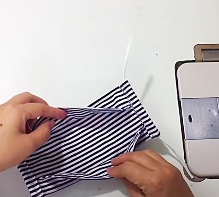 Make A DIY Face Mask In A 3D Design That Only Takes 4 Minutes To Sew