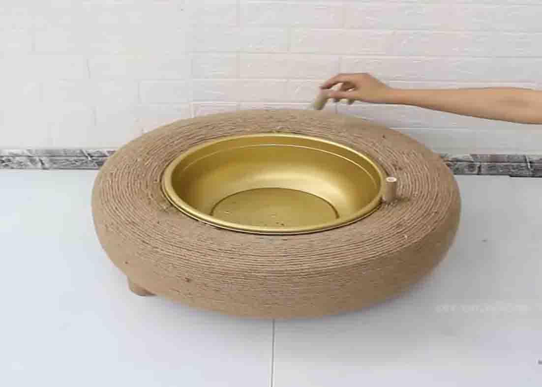 Assembling the DIY coffee table using an old tire