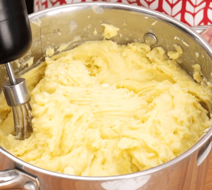 Mistakes Everyone Makes When Making Mashed Potatoes Sour Cream