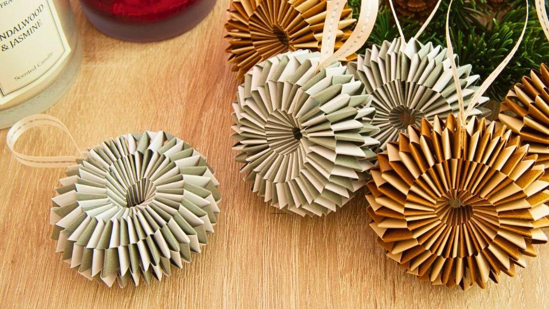 DIY Christmas Paper Ornament