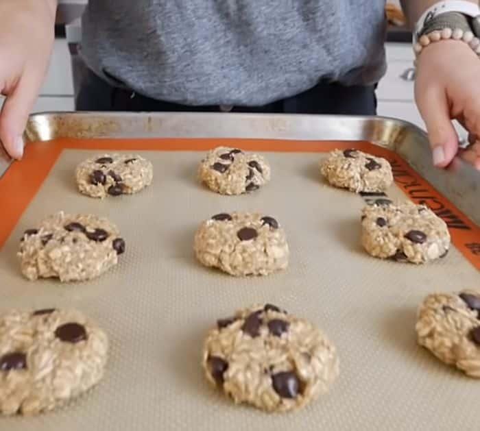 4-Ingredient Peanut Butter Oatmeal Cookies
