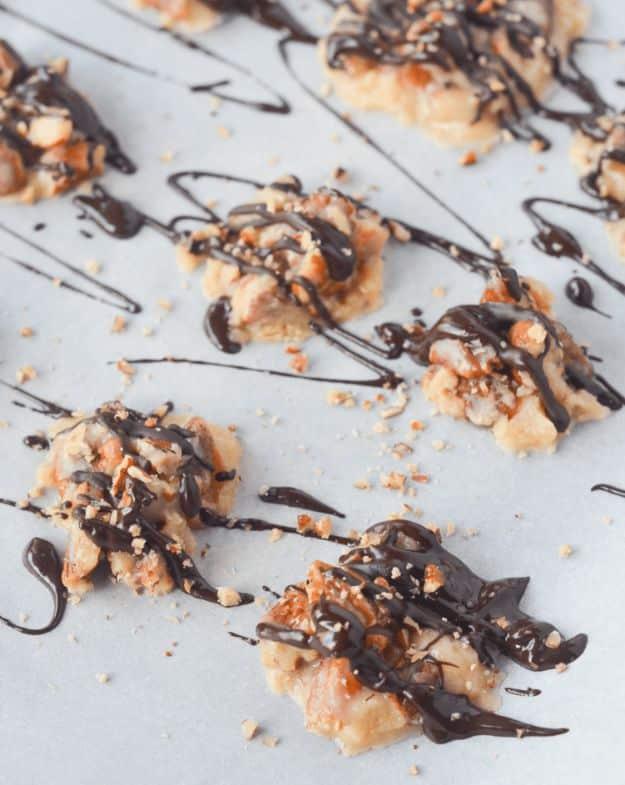 Keto Dessert Recipes - Keto Pecan Pie Clusters - Easy Ketogenic Diet Dessert Recipes and Recipe Ideas - Shakes, Cakes In A Mug, Low Carb Brownies, Gluten Free Cookies #keto #ketore