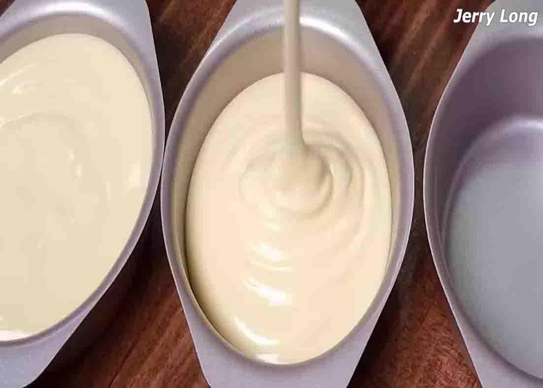 Pouring the cheesecake mixture to the cake molds