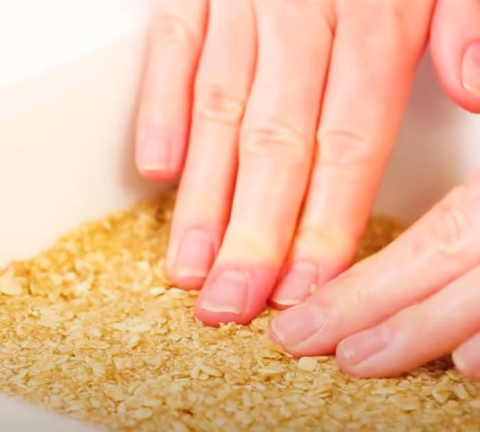 Raspberry Oat Crumble Bar Recipe | Homemade Recipes