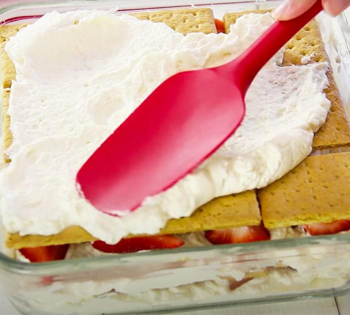 Easy Strawberry Cake - Homemade Cake Recipes - No Bake Recipes - No Bake Desserts