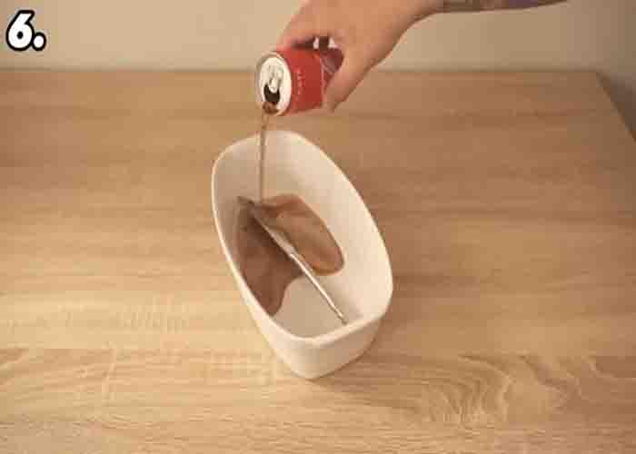 Soaking cutlery in Coca-Cola