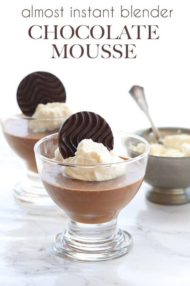 Keto Dessert Recipes - Easy low Carb Chocolate Mousse - Easy Ketogenic Diet Dessert Recipes and Recipe Ideas - Shakes, Cakes In A Mug, Low Carb Brownies, Gluten Free Cookies #keto