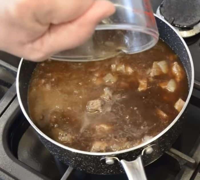 Easy Classic Steak & Onion Pie Recipe