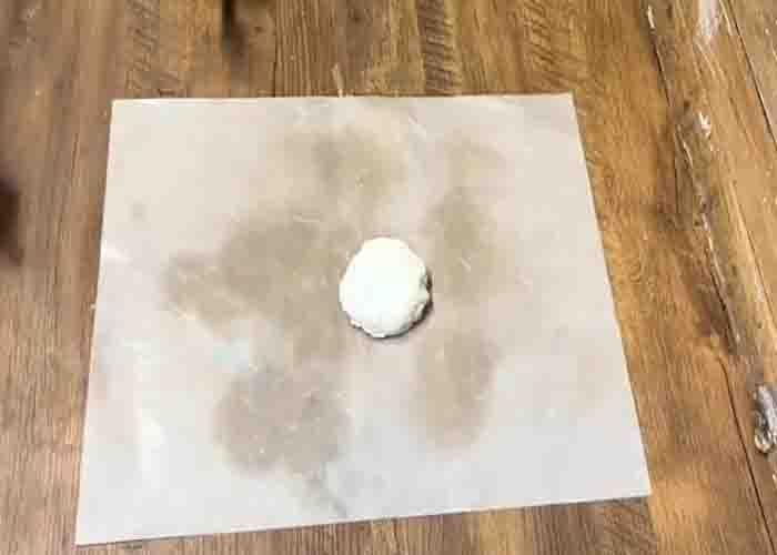 Cooling down the DIY clay made with baking soda