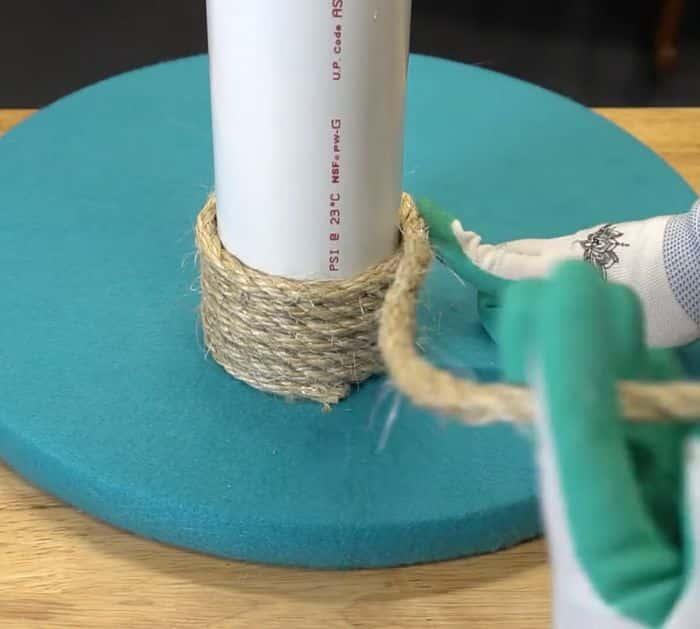 How to Make a Scratching Post For Cat