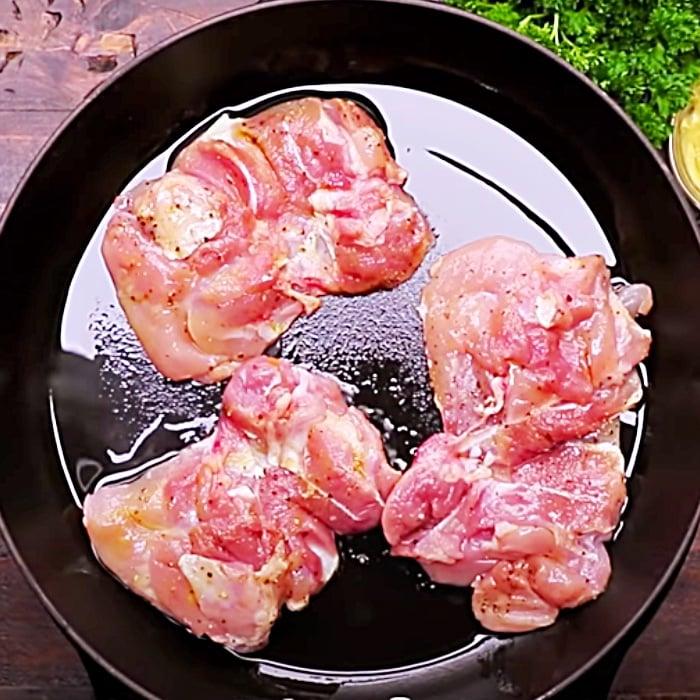 One Pan Creamy Dijon Chicken Recipe - How To Make East Creamy Chicken Recipe - Chicken Thigh Ideas - Chicken Breast Ideas