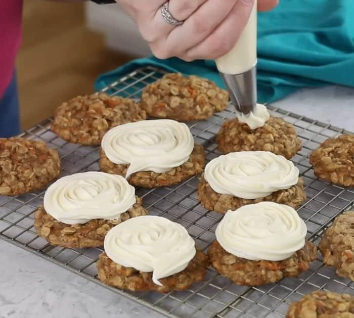 Easy Mini Carrot Cake Cookies Recipe