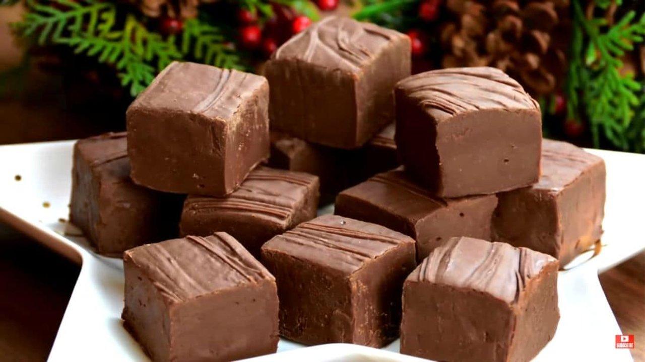 Easy 5-Ingredient Chocolate Fudge