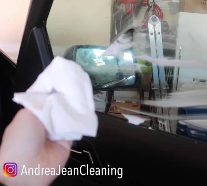 How to Clean Car Windshield
