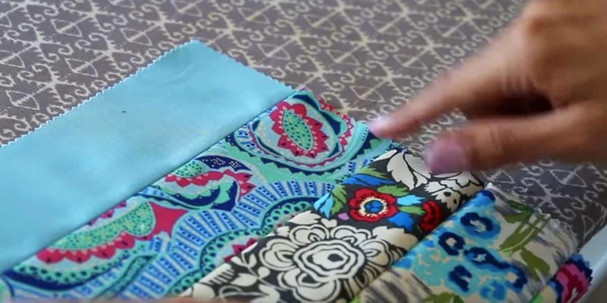 She Makes An Easy Jelly Roll Quilt That Is Perfect For Beginners (Watch!)