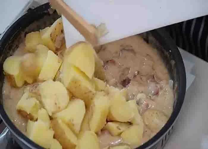 Cooking the sauce for the German hot potato salad