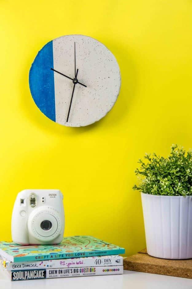 DIY Projects With Concrete - DIY Concrete Clock - Easy Home Decor and Cheap Crafts Made With Cement - Ideas for DIY Christmas Gifts, Outdoor Decorations