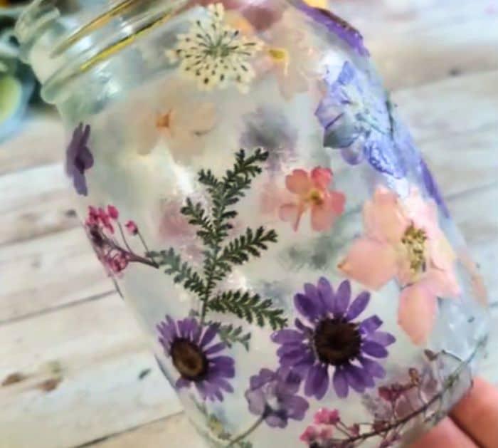 How to Make a Fairy Light Jar With Flowers