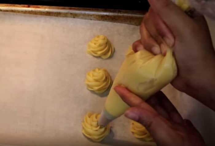 How to Make Savory Chicken Puffs