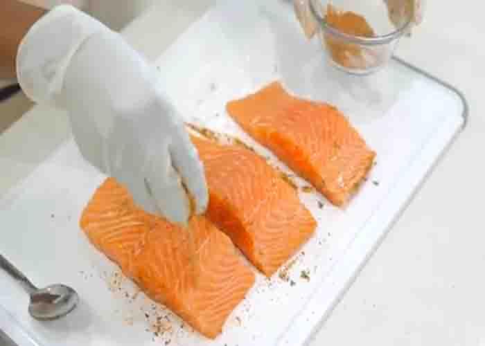 Seasoning the salmon fillets