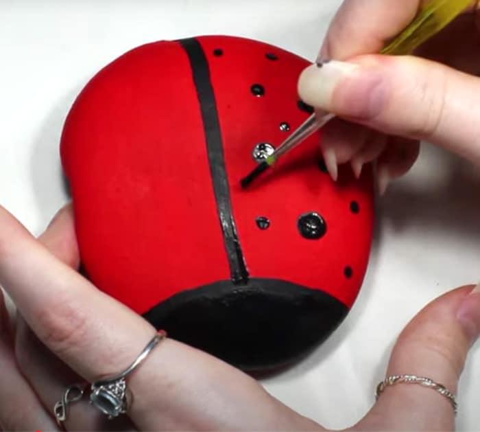 ladybug painted rock tutorial