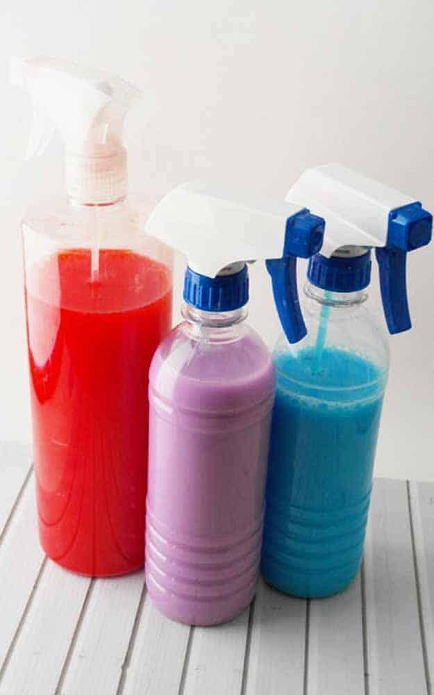 DIY Kids Outdoors Activities for Summer - DIY Sidewalk Spray Chalk - DIY Projects & Crafts by Sueeye at