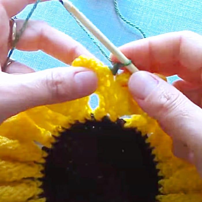 How To Crochet A Sunflower Hot Pad - Easy Hot Pad Pattern - Easy Crochet Pattern