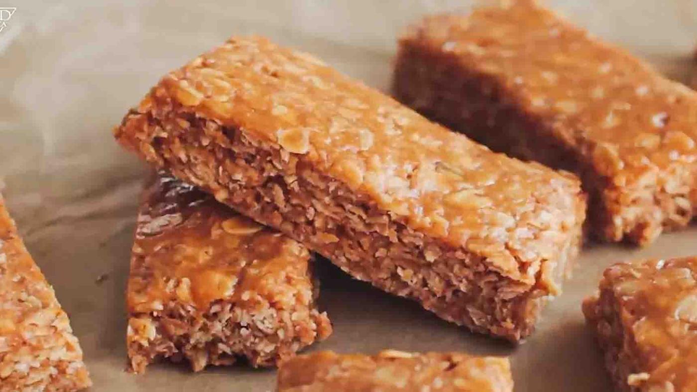 3-Ingredient Peanut Butter Oatmeal Bars Recipe