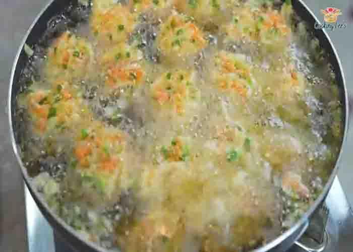 Frying the potato balls