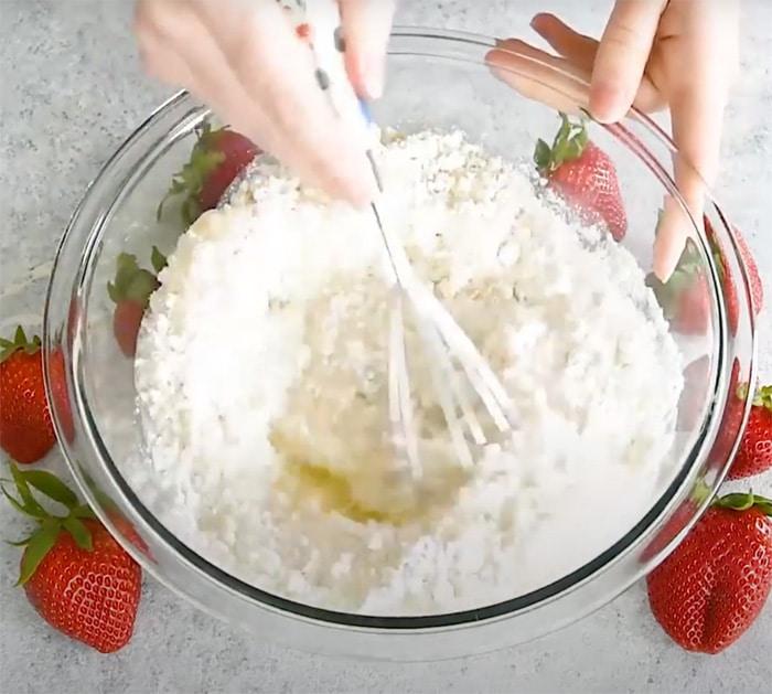 strawberry poke cake ingredients