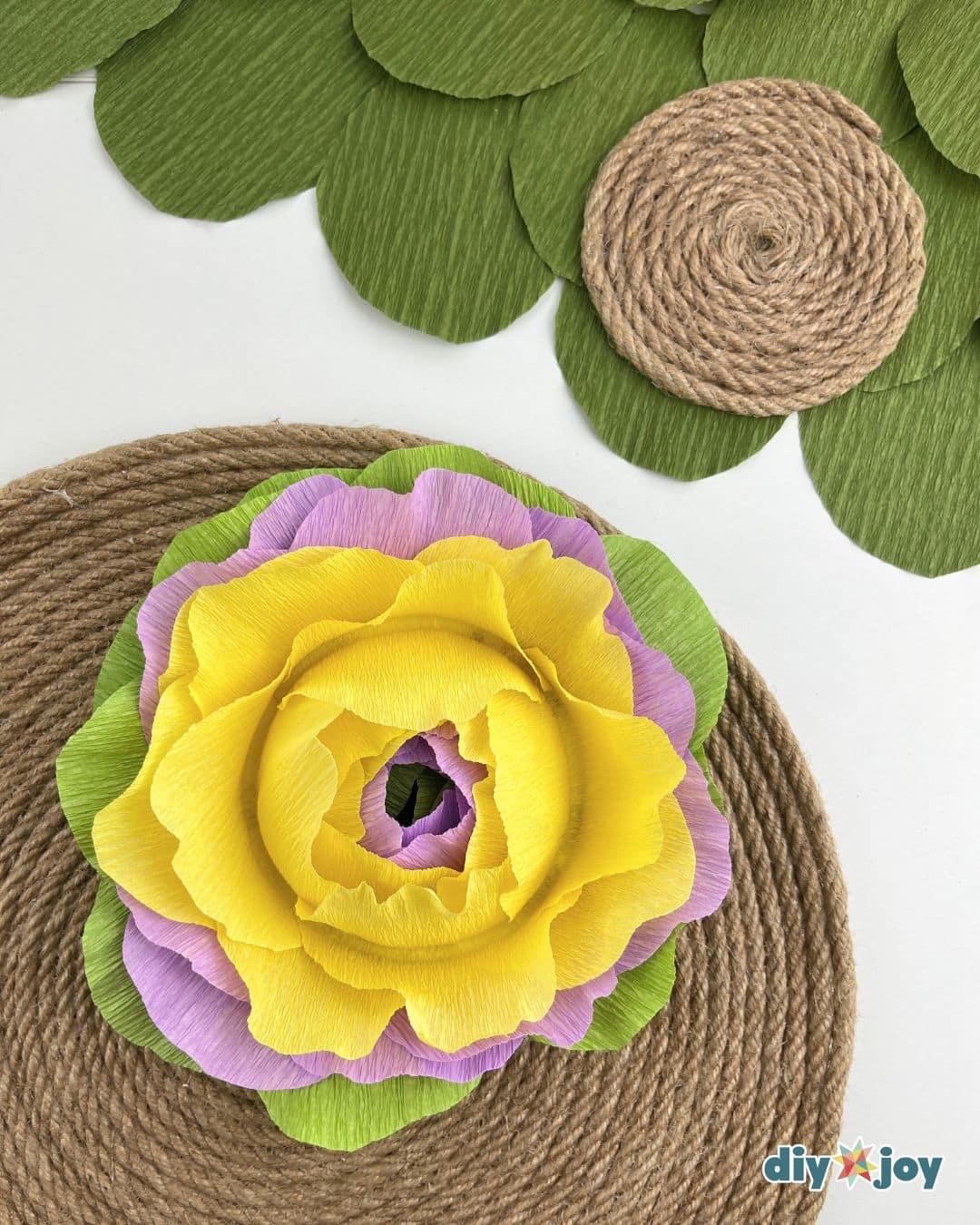 Easy Paper Roses Glass — how to make paper flowers using crepe paper