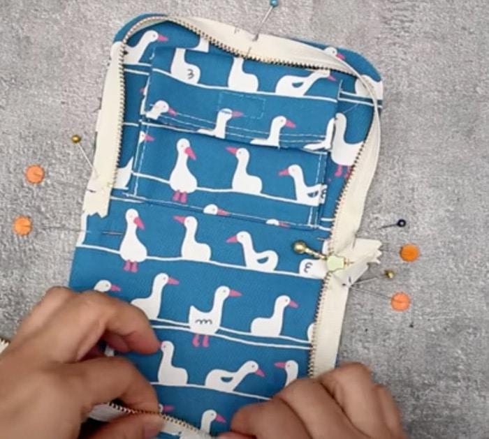 steps for making diy zipper wallet