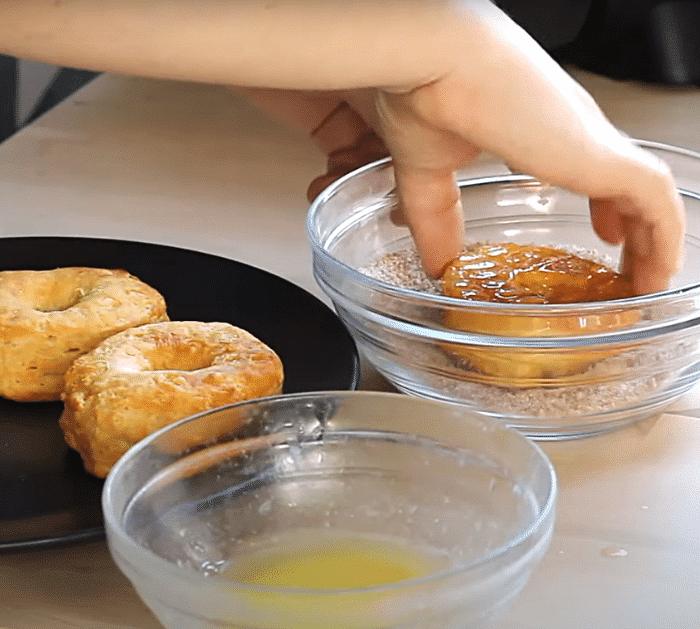 Air Fryer Doughnuts Made With Canned Biscuits Instructions